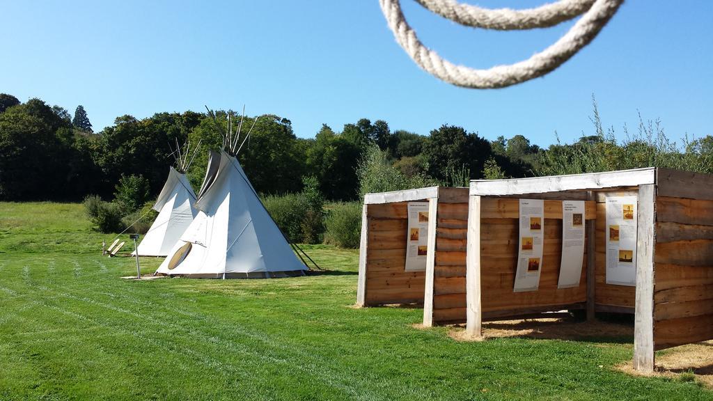 Hotel Les Tipis Du Bonheur De Vivre Brûlon Esterno foto